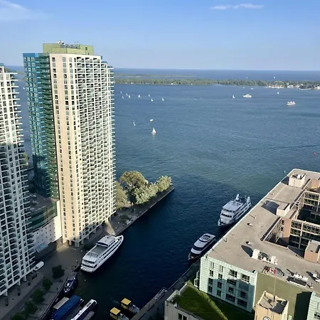 Waterfront Condo 5 Minutes From Rogers Centre
